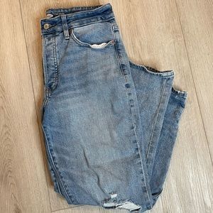 Distressed Relaxed Fit Jeans